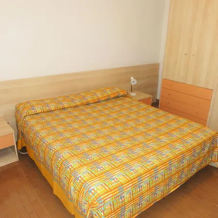 빌라 Semi-detached In A Quiet Area 비비오네